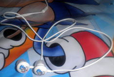 Small Sonic theme ear buds