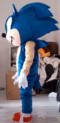 Wrinkle Arm Sonic Mascot Side View