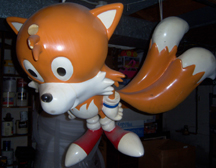 Tails hanging display statue