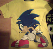 Crouching Sonic Yellow Shirt