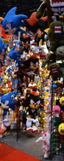 Big Sonic Plushes at Convention