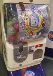 Tomy Ecuador Gacha Keychain Machine